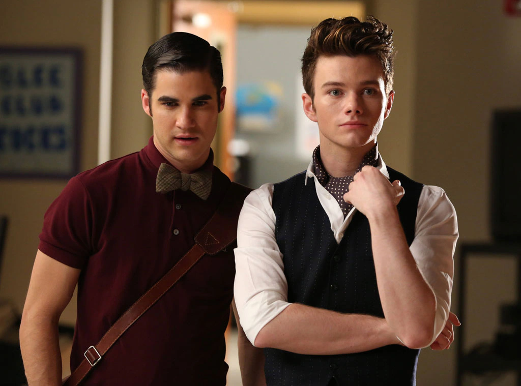Darren Criss (izq.) y Chris Colfer (der.) como Blaine Anderson y Kurt Hummel en Glee