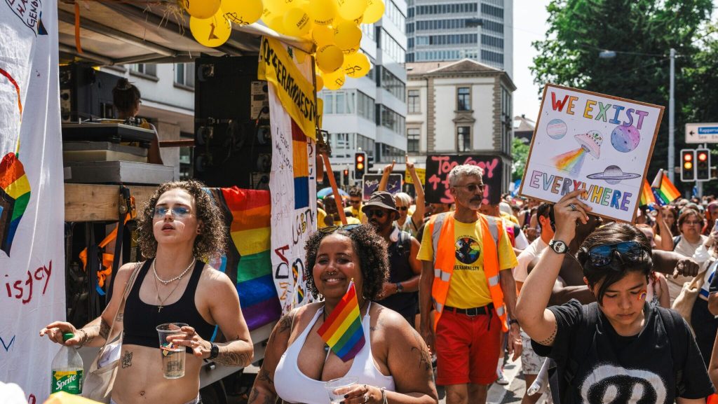 Por qué respetar los pronombres puede salvar vidas de jóvenes trans y no binarios