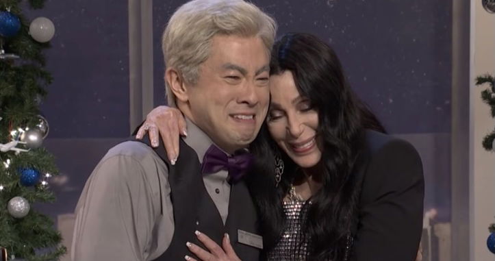 ¿Bowen Yang era demasiado gay para SNL? El ícono gay Cher no lo cree así
