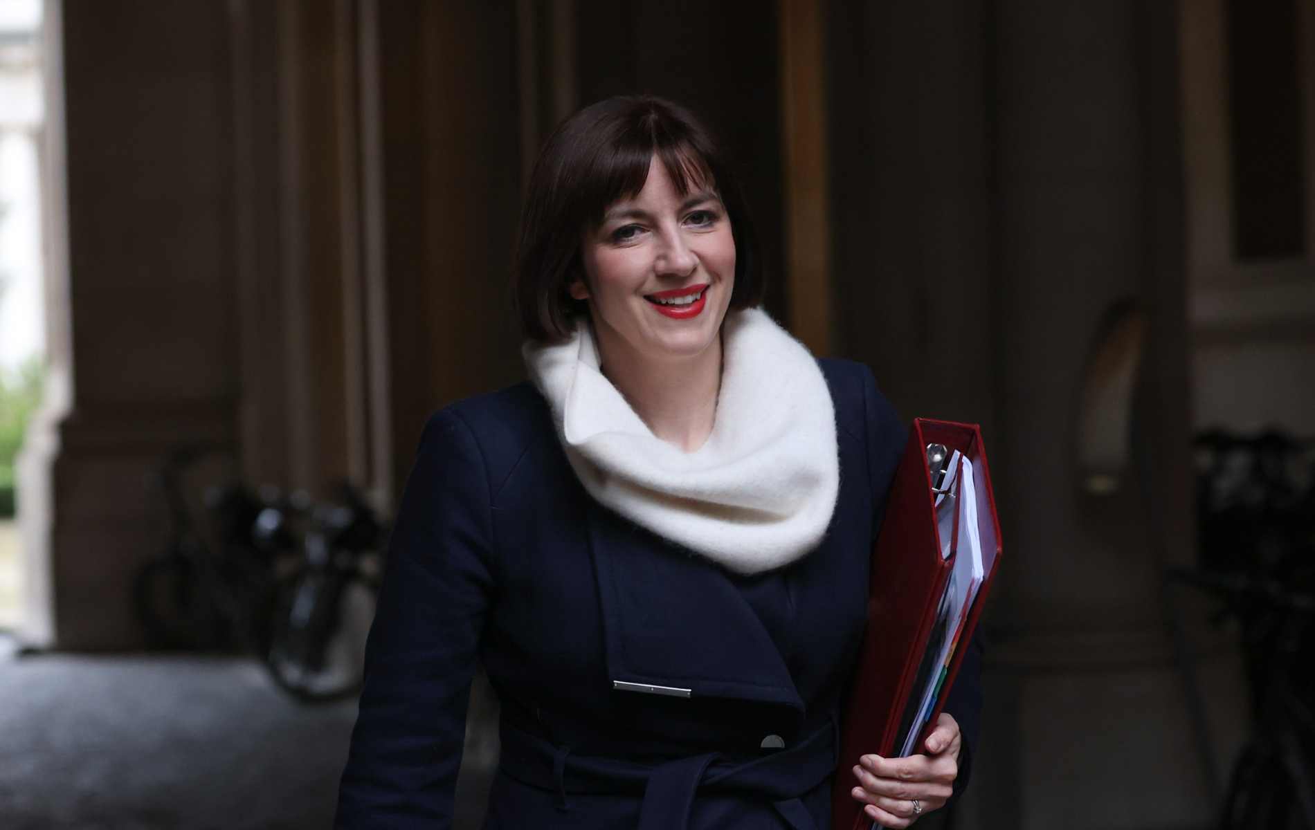 La ministra de Igualdad del Reino Unido dice que las personas trans no deben ser utilizadas como saco de boxeo político