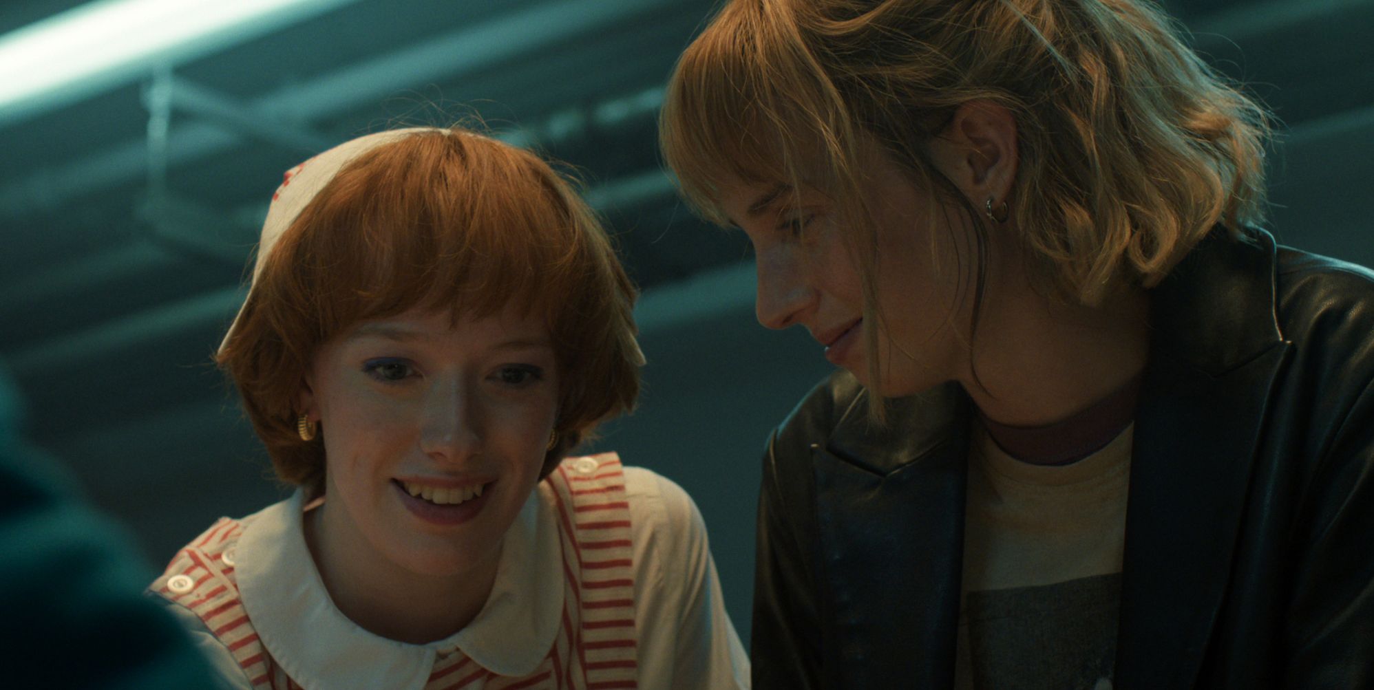Vickie and Robin together in Stranger Things.