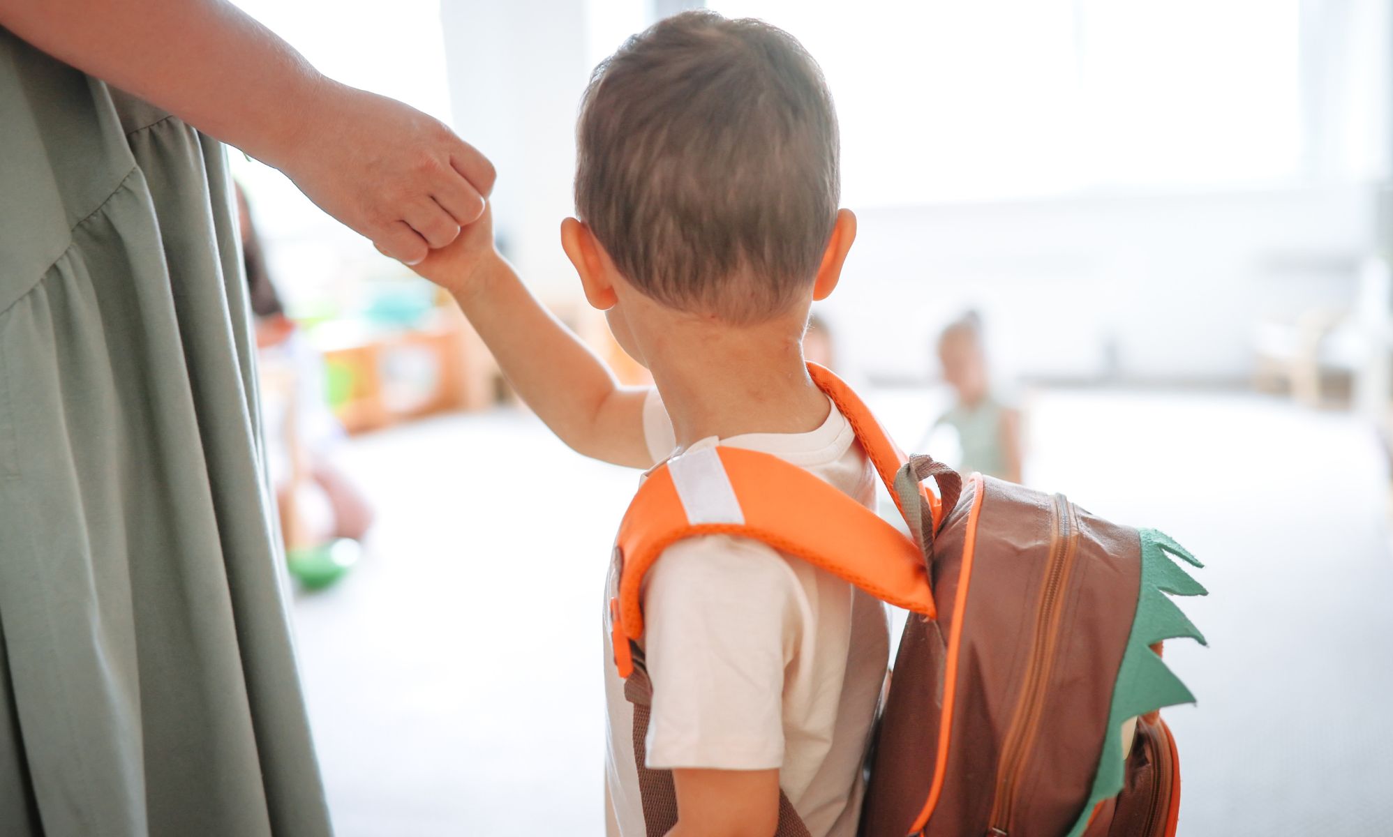 Los padres pueden impedir que sus hijos aprendan sobre las personas LGBTQ+, dictamina un juez