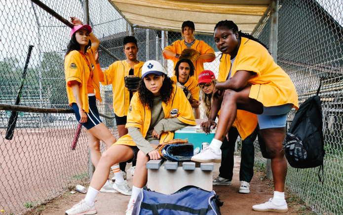 Slo Pitch: la serie de softbol lésbico de Crave seguirá el gran éxito de Heating Rivalry