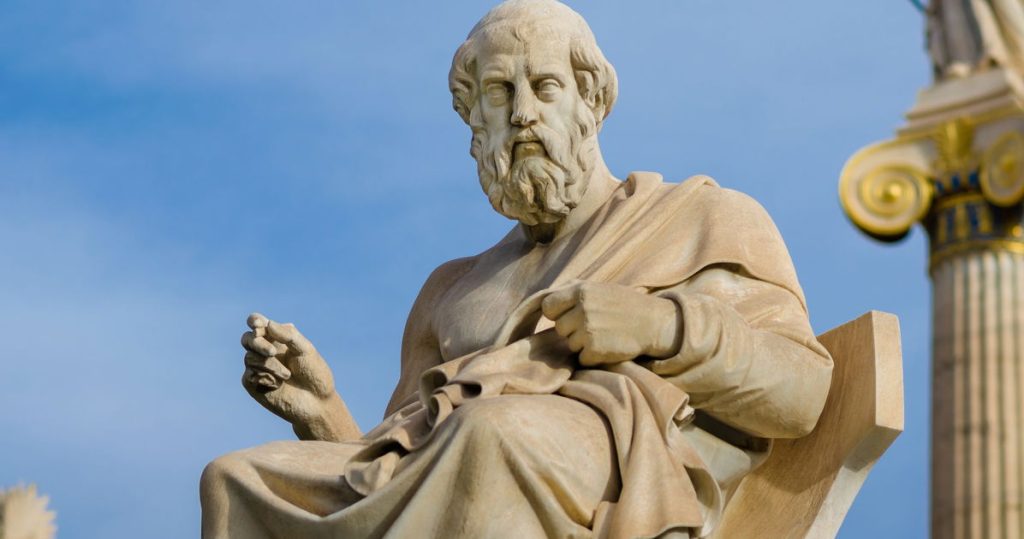 Por qué la derecha quiere prohibir a Platón: es parte de su guerra contra el ser humano