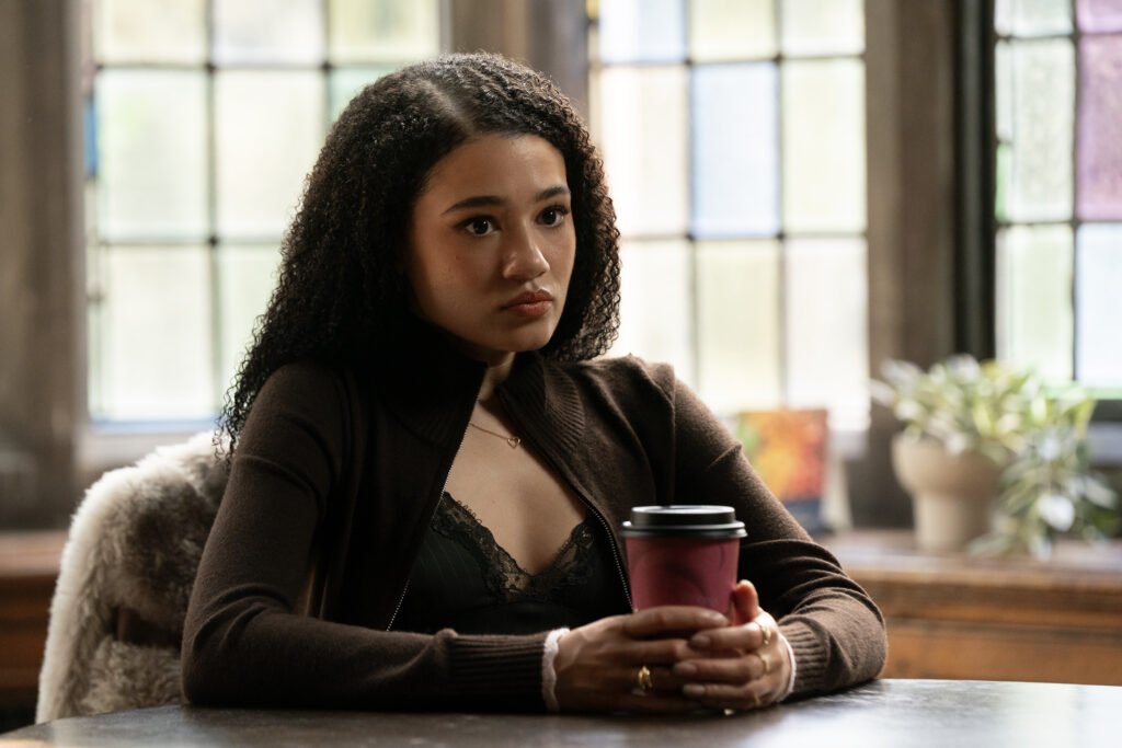 CUÉNTAME MENTIRAS - “Fix Me Up, Girl” - Un revés sorprendente envía a Diana de nuevo a la órbita de Stephen. Lucy busca el consejo de una persona improbable. (Disney/Ian Watson) ALICIA CROWDER