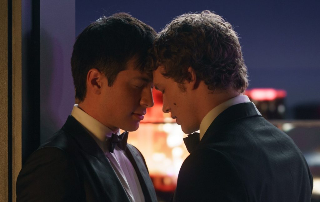 Hudson Williams as Shane Hollander and Connor Storrie as Ilya Rozanov