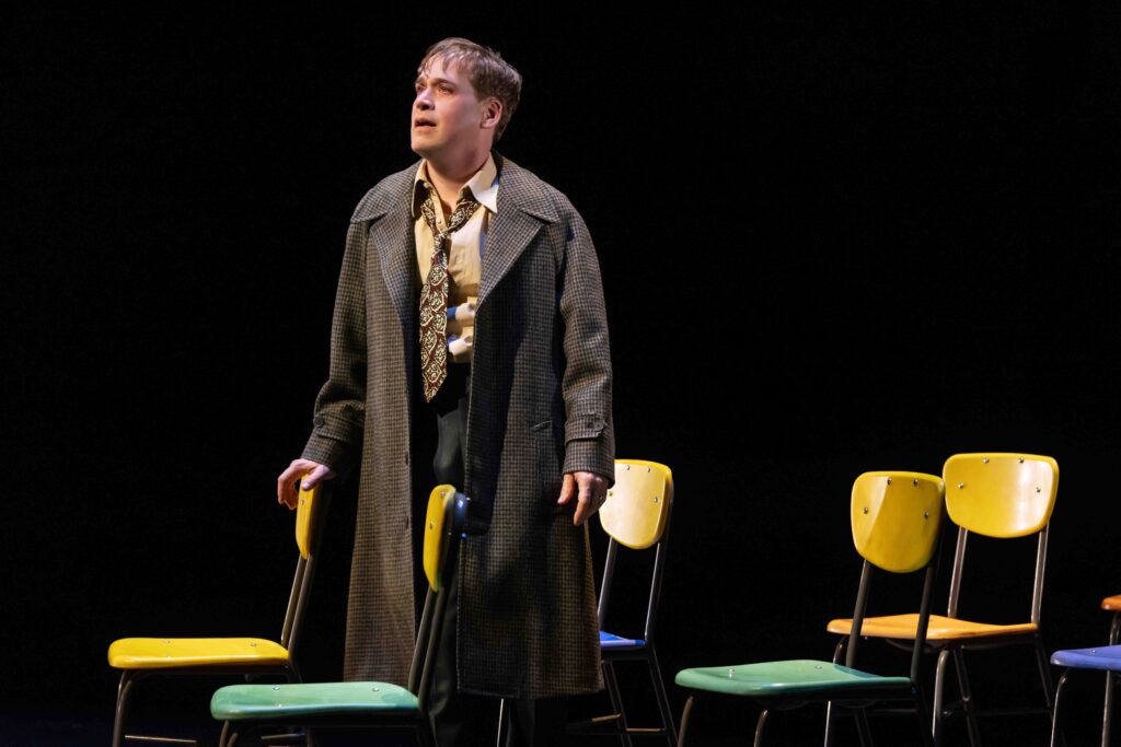 COSAS EXTRAÑAS: LA PRIMERA SOMBRA - BROADWAY. TR Knight como Victor Creel en Stranger Things: The First Shadow de Netflix en el Marquis Theatre de Broadway. foto cr. Matthew Murphy y Evan Zimmerman/Netflix