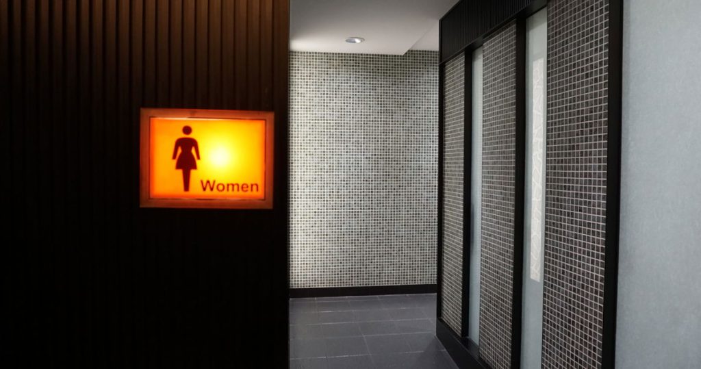 Casi nadie se queja de las mujeres trans en los espacios de mujeres, según un estudio