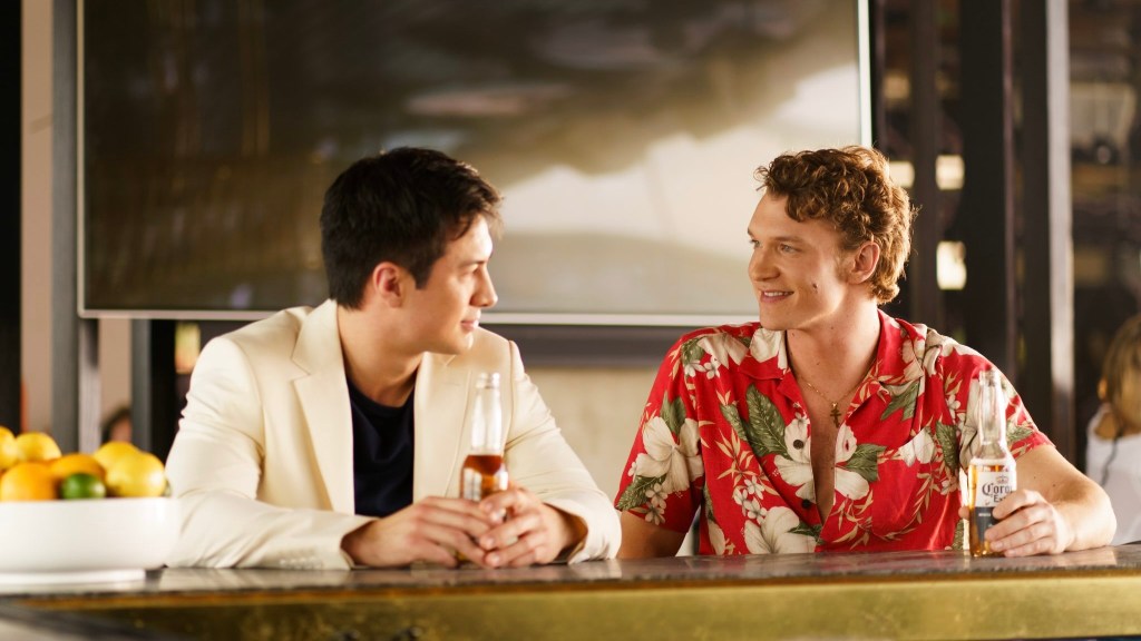 Hudson Williams y Connor Storrie en una acalorada rivalidad