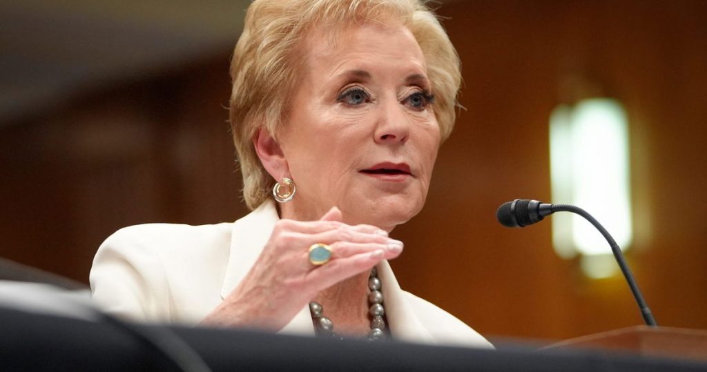 El Departamento de Educación dice que California debe permitir que las escuelas expulsen por la fuerza a los estudiantes trans