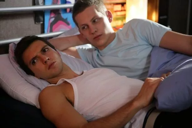 James Sutton y Guy Burnet en Hollyoaks.