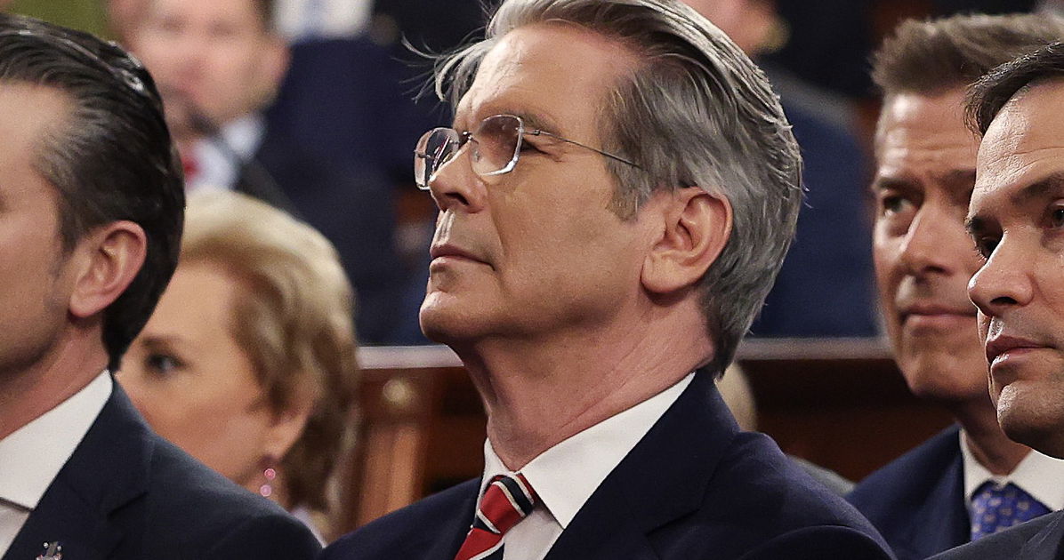 El secretario del Tesoro gay podría iniciar un incidente internacional con una extraña declaración de anexión canadiense