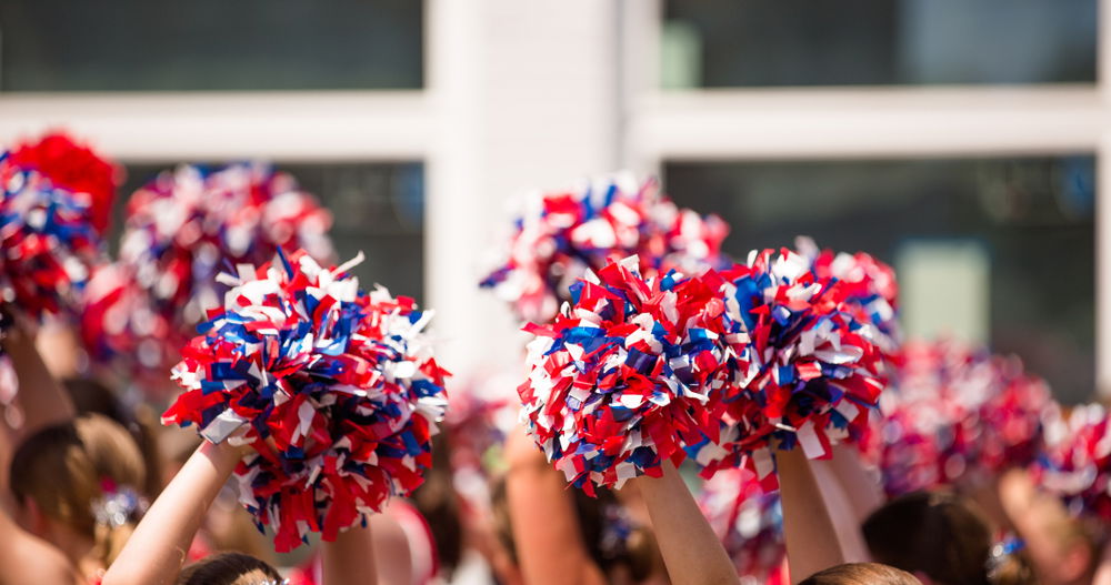 La administración toma medidas enérgicas contra la escuela por permitir que una niña trans se una a un equipo mixto de porristas