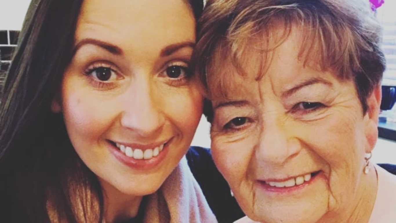 Rachel Duffy has announced the death of her mother.
