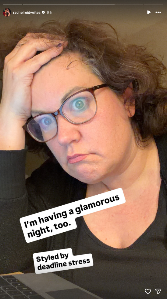 Rachel Reid no publicó una selfie con el texto 