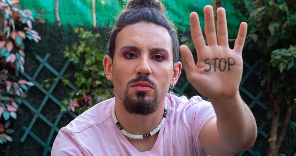 “Somos literalmente solo personas”: un hombre trans se pregunta cómo su mera existencia puede ser vista como una amenaza