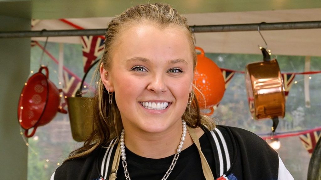 JoJo Siwa is joining the cast of Bake Off