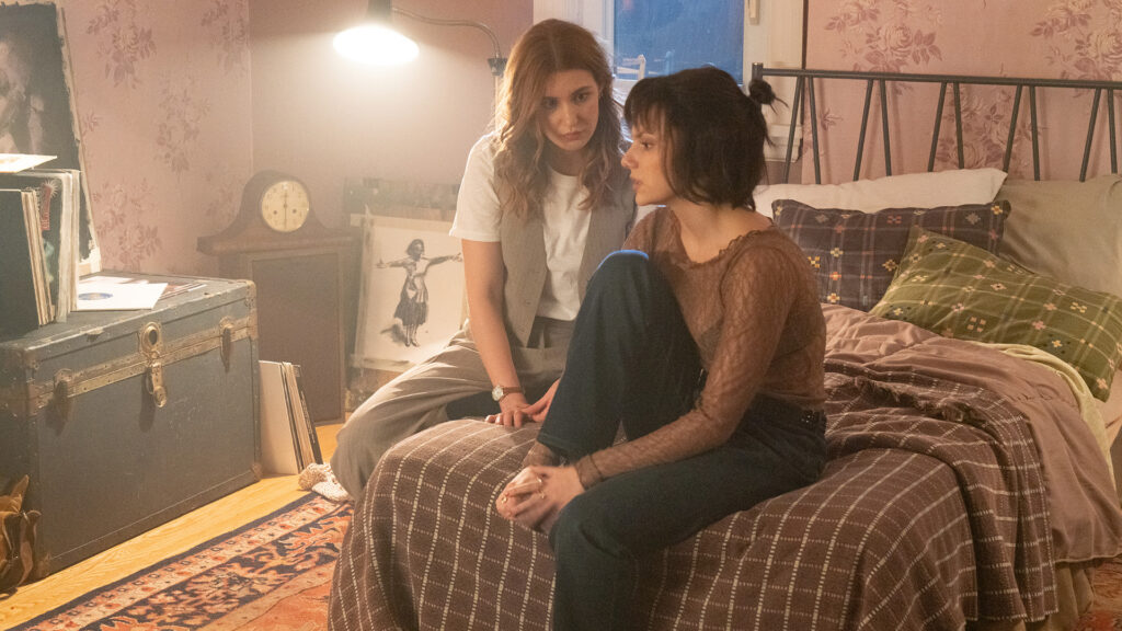 Whistle, Dafne Keen, Sophie Nélisse (IFC Films)