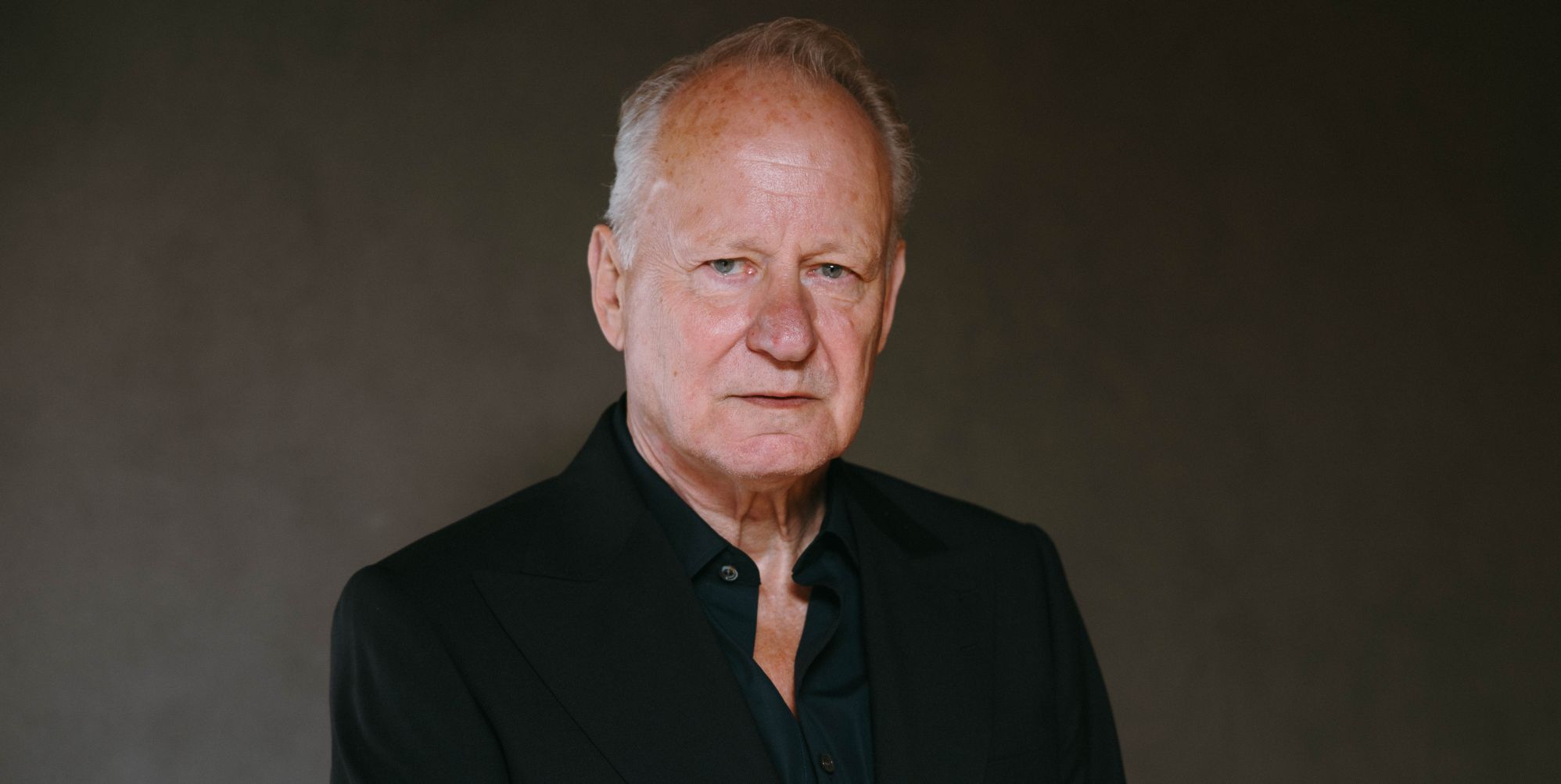 La estrella de Sentimental Value, Stellan Skarsgård, revela que se hizo drag por primera vez cuando tenía 15 años