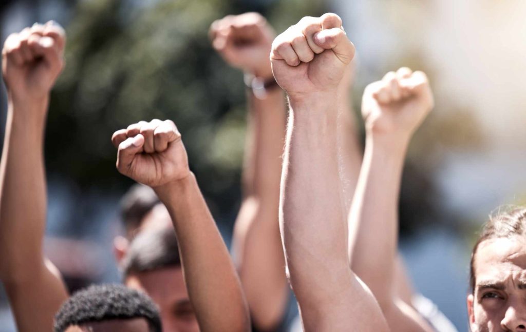 Estados Unidos está socavando los derechos LGBTQ+ en todo el mundo, afirma un nuevo informe