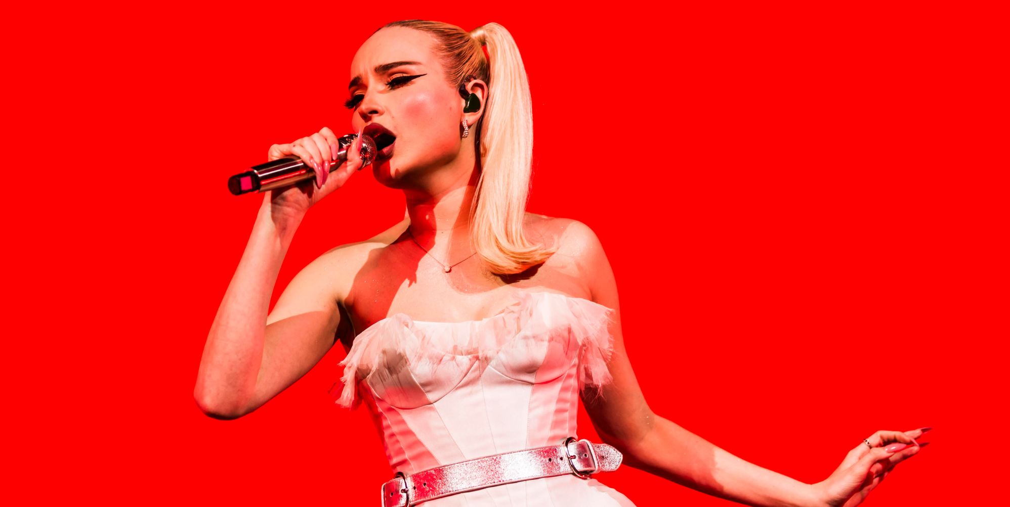 El nuevo sencillo de Kim Petras no está disponible en los principales servicios de streaming en medio de una disputa entre sellos discográficos
