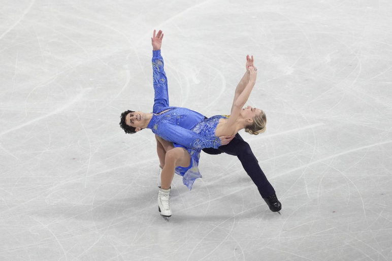 11 de febrero de 2026; Milán, Italia; Piper Gilles y Paul Poirier de Canadá patinan durante los Juegos Olímpicos de Invierno Milano Cortina 2026 en el Milano Ice Skating Arena. Crédito obligatorio: Amber Searls-Imagn Images
