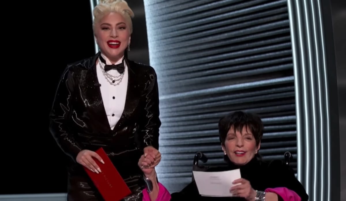 Liza Minnelli dice que estaba "inexplicablemente ordenado" usará silla de ruedas durante la aparición en los Oscar 2022 con Lady Gaga