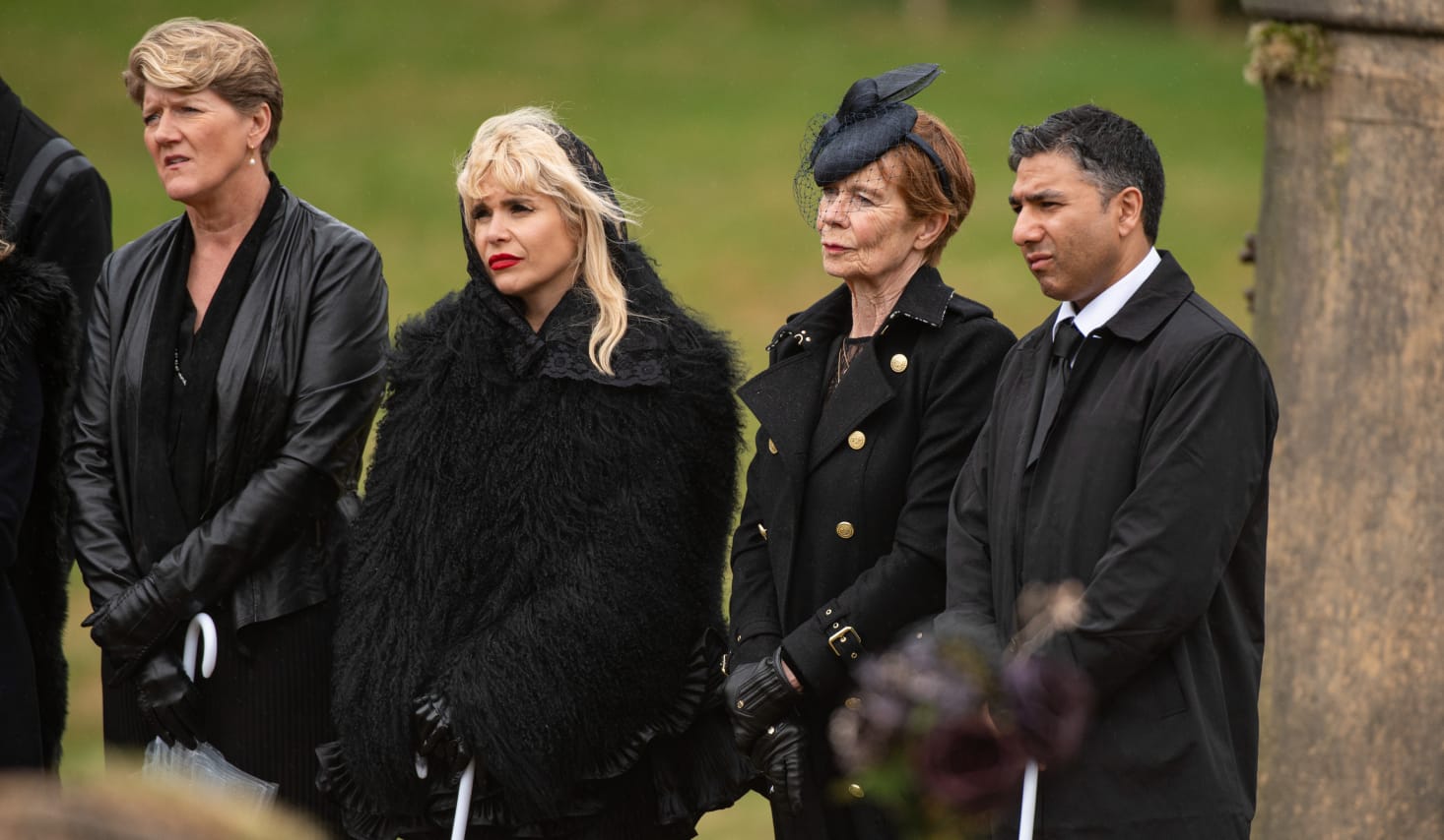 Paloma Fe en el "alegría del campamento" del álbum siete, ser un despertar gay y su obsesión por la rivalidad acalorada