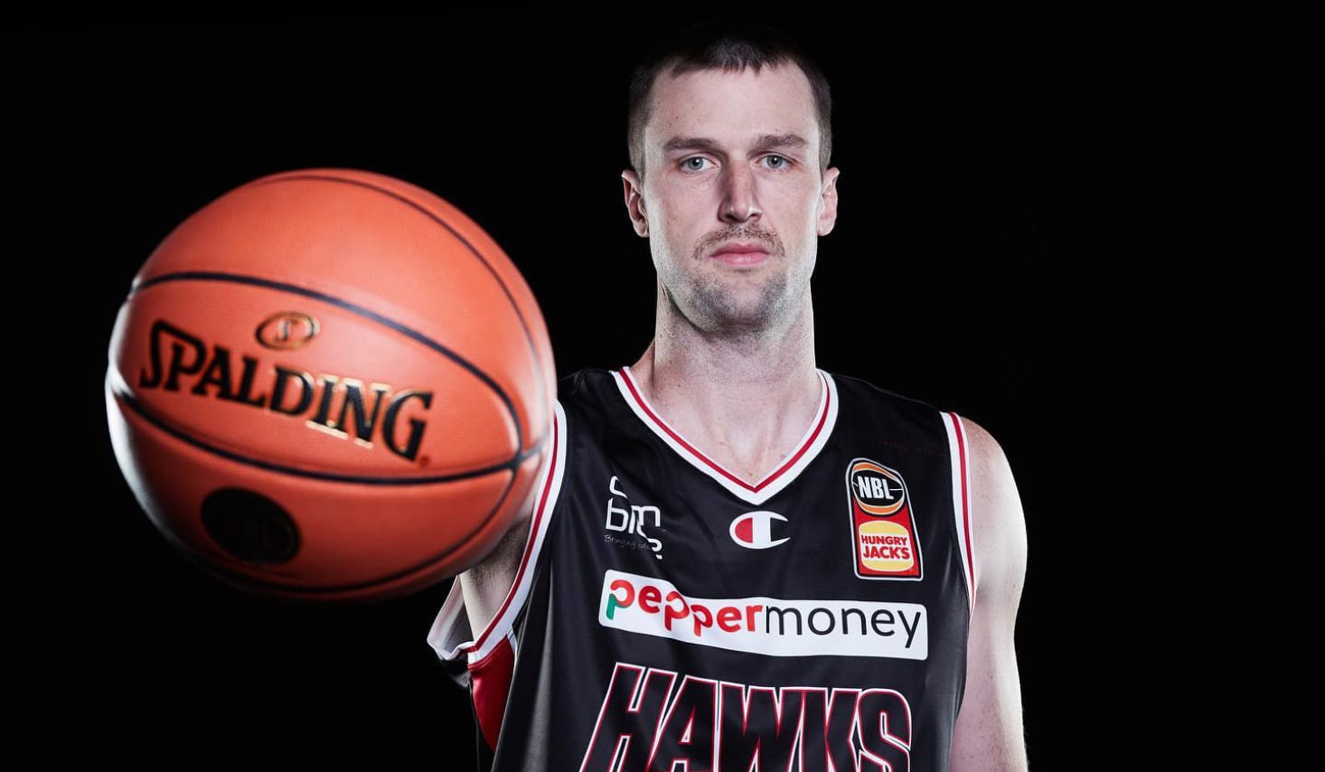 Aquí están todas las celebridades que se declararon LGBTQ+ en 2026 (hasta ahora)