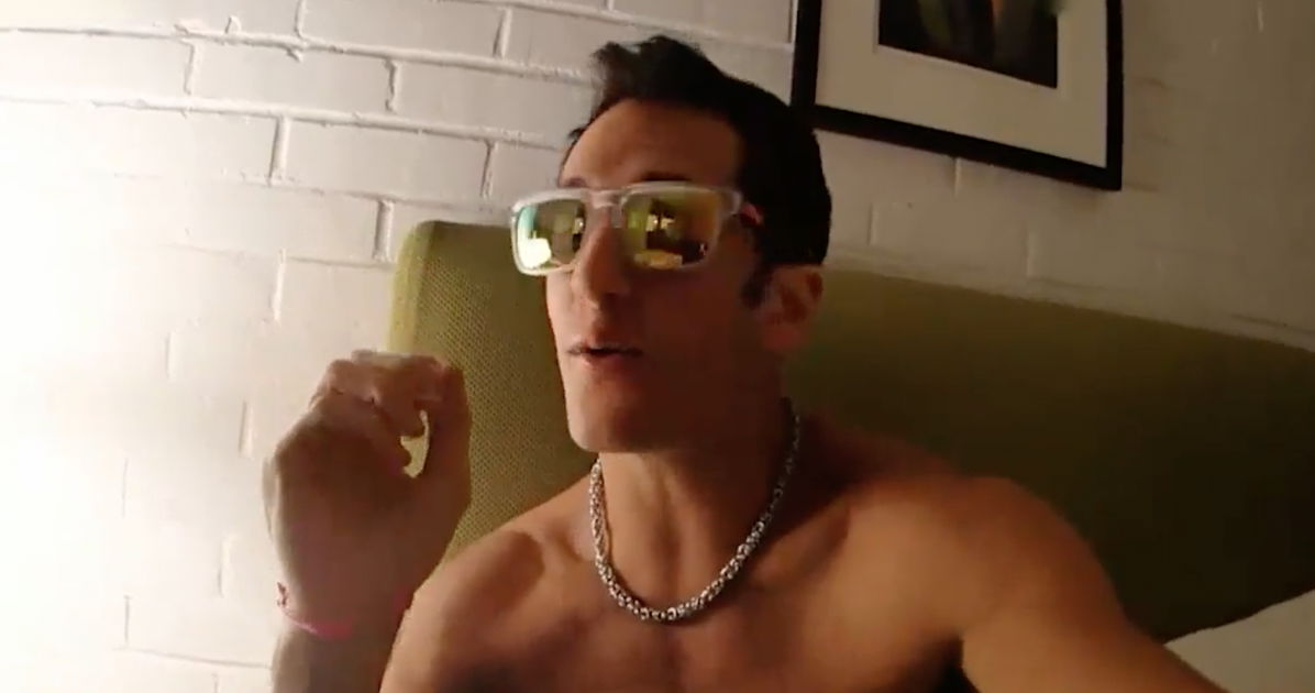 Actor de cine para adultos gay/”LUCHADOR por los derechos de los padres” contratado por la organización Proyecto 2025