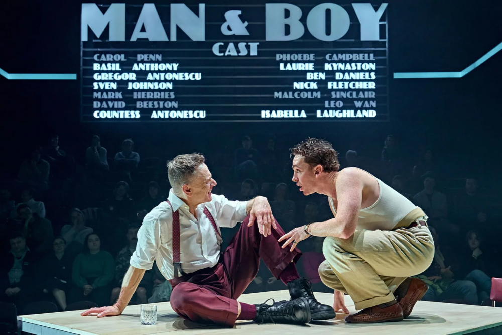 Ben Daniels es fascinante en la oportuna reposición de Man and Boy en el Teatro Nacional – reseña
