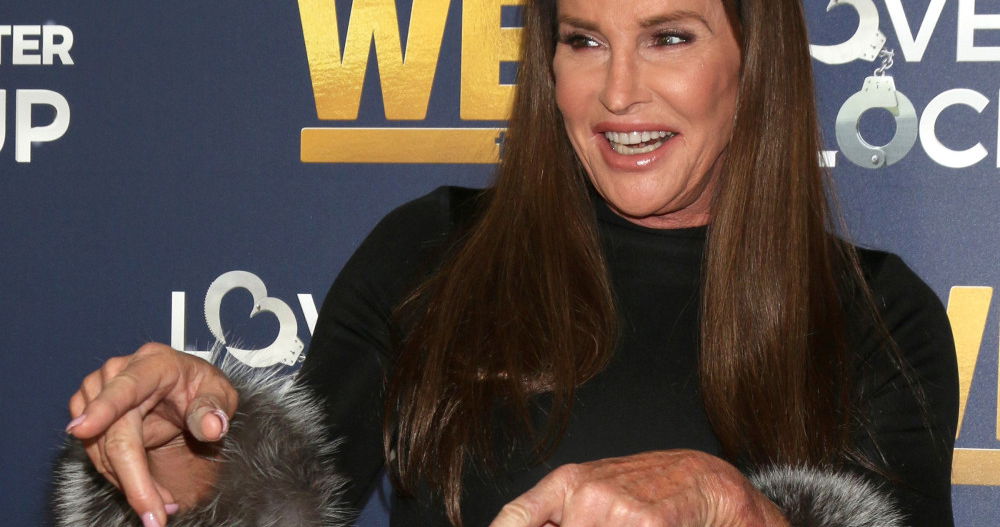 Caitlyn Jenner criticada por estar de fiesta en la residencia de Donald Trump justo antes de su discurso transfóbico