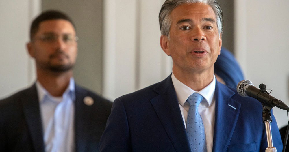 California demanda a un hospital por poner fin a la atención a jóvenes trans. Podría ser un punto de inflexión.