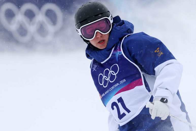 14 de febrero de 2026; Livigno, Italia; Elis Lundholm de Suecia reacciona después de una serie de octavos de final de magnates duales femeninos durante los Juegos Olímpicos de Invierno Milano Cortina 2026