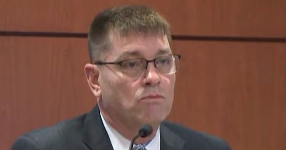 El asesor especial de seguridad electoral de Trump culpa al diablo por las exhibiciones del Orgullo en las iglesias