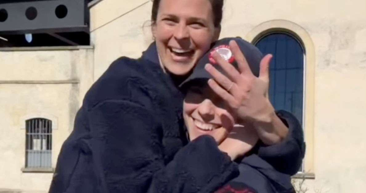 Estos dos atletas olímpicos acaban de comprometerse en el video de propuesta más lindo de los Juegos de Invierno.