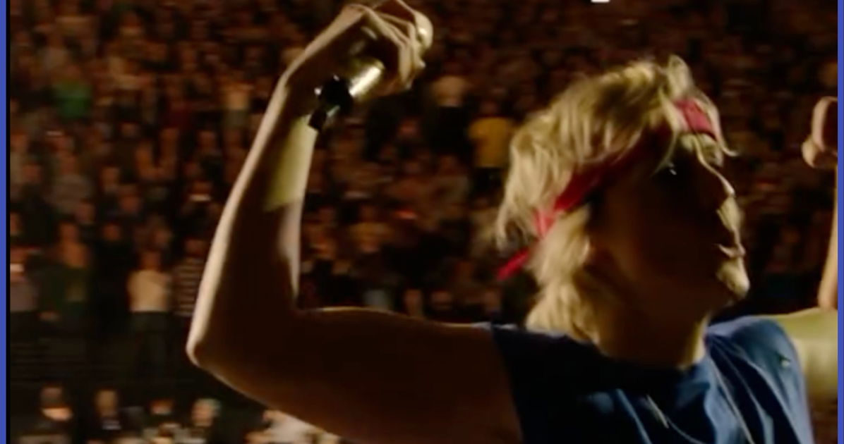 La cantante Brandi Carlile canta una canción de protesta mientras recauda cientos de miles para Minneapolis