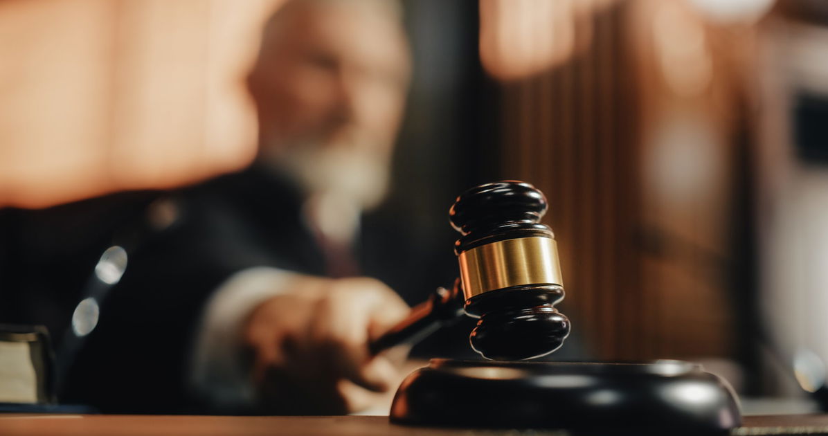 Un tribunal federal dictamina que los maestros cristianos deben seguir las reglas y usar pronombres de niños trans