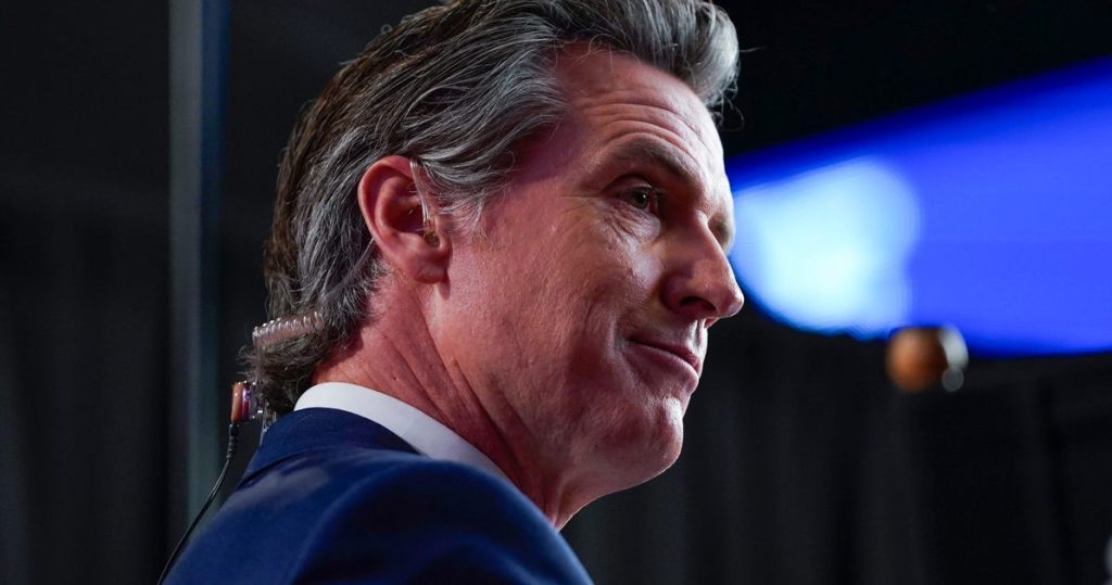 “¡El sueño americano está MUERTO!” Newsom se burla de Trump después de que un informe encontrara una emigración récord fuera de EE. UU.