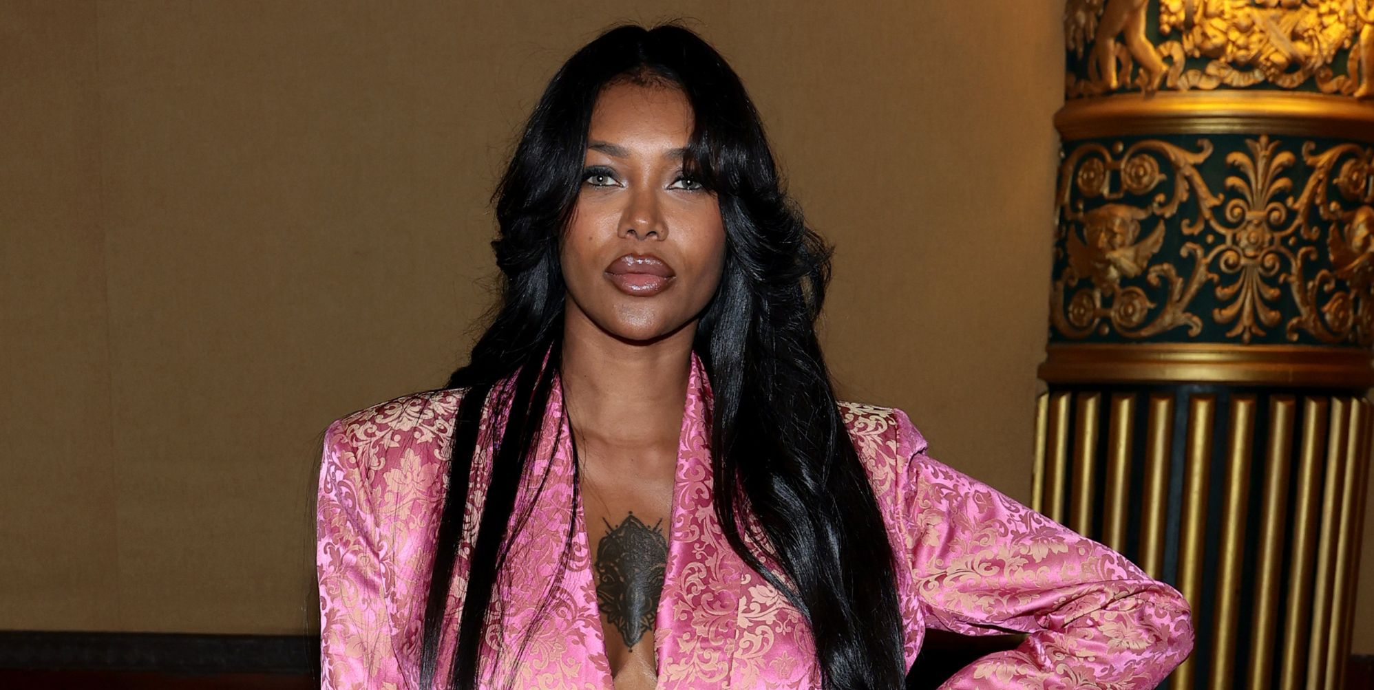 La estrella de America's Next Top Model dice que está bien que las mujeres sean bisexuales, pero no los hombres