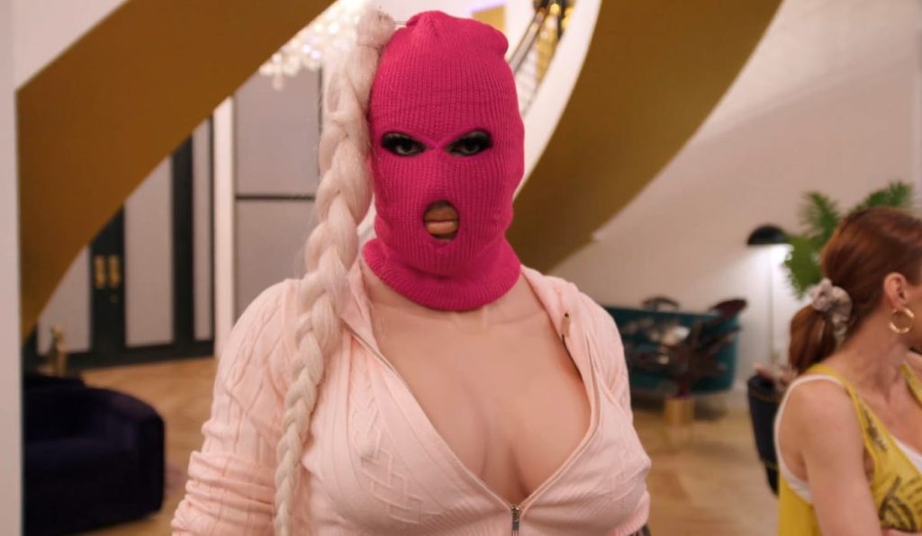 “Ahí va la mitad de la audiencia”: los fanáticos se enfurecen cuando Plane Jane sale de House of Villains