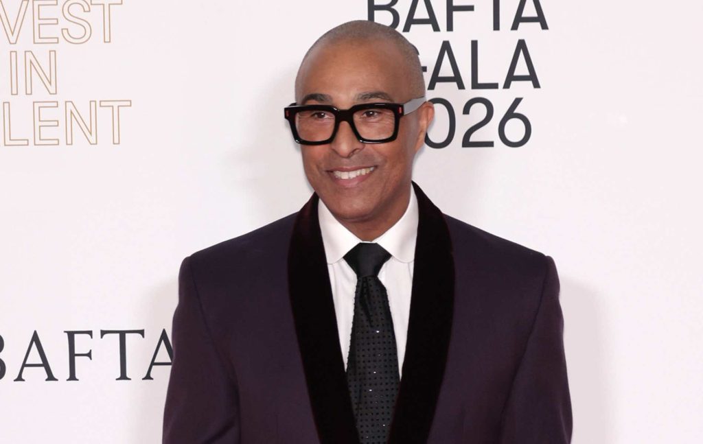 El atleta olímpico Colin Jackson les dice a otros atletas homosexuales que no tengan "miedo" de salir del armario