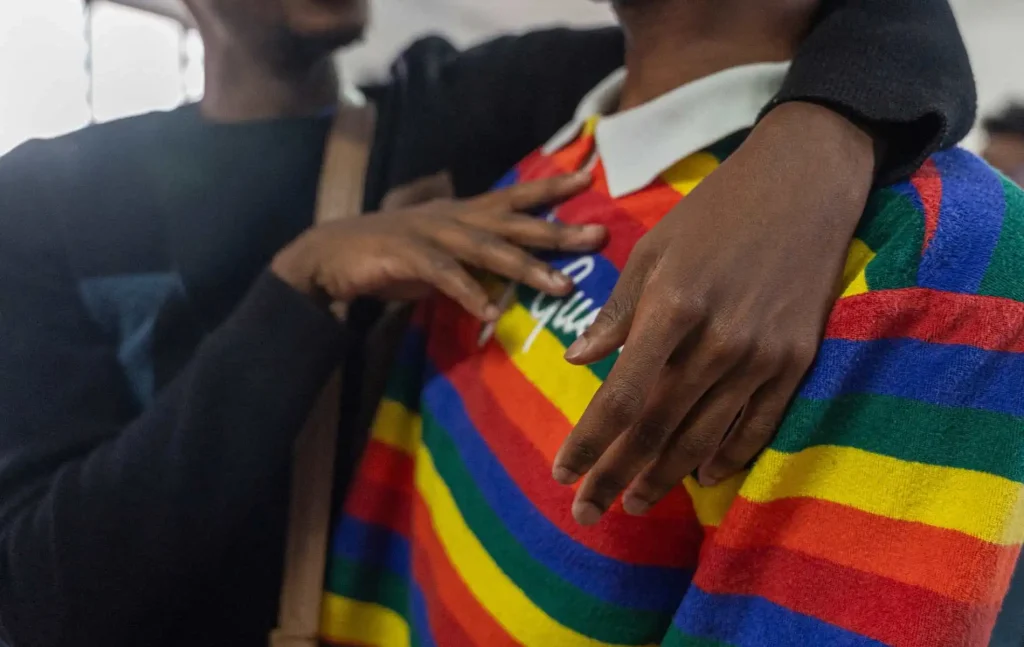 Pareja encarcelada por atacar a hombres homosexuales en un momento "alentador" para la comunidad queer de Kenia