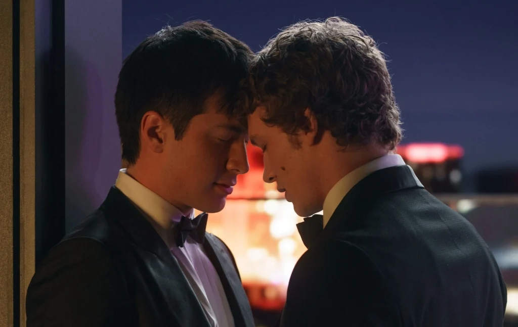 Hudson Williams as Shane Hollander and Connor Storrie as Ilya Rozanov