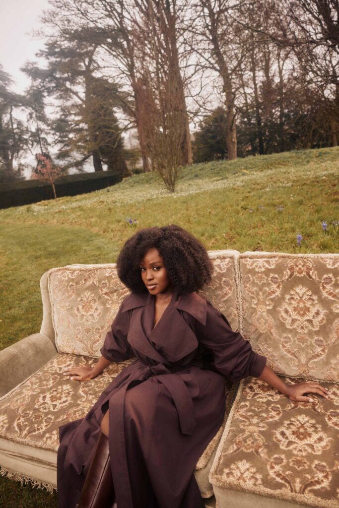 Bridgerton Temporada 5. Masali Baduza como Michaela Stirling. Foto de Zoe McConnell.