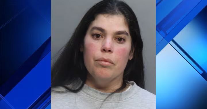 Descubrió que un chico era gay. Entonces ella lo torturó con un cuchillo.