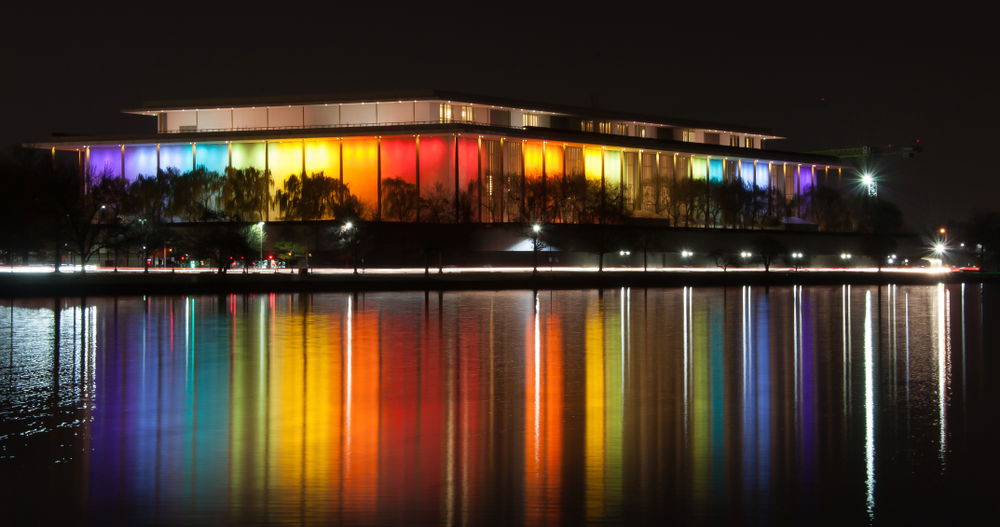 El cambio de imagen MAGA del Kennedy Center está completo y este cambio provocó un "jadeo audible" del personal