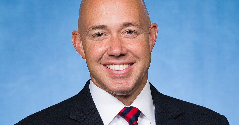 El congresista y veterano del MAGA se distrae de la guerra de Irán con un ataque a Biden “despertado”