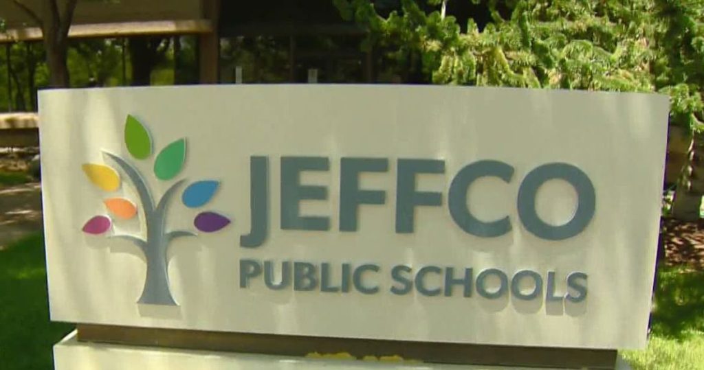 El distrito escolar defiende a los estudiantes trans después de que Trump amenazara con financiarlos