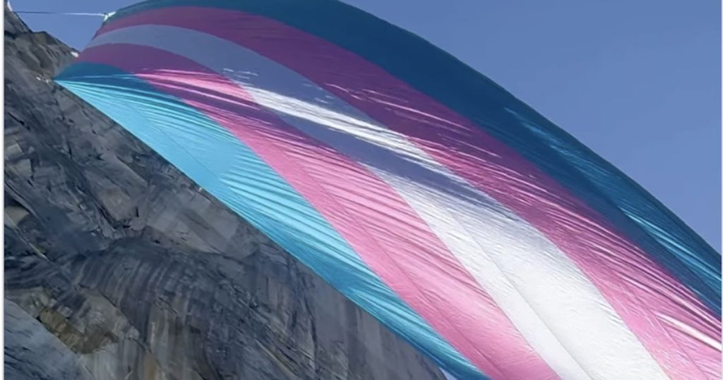 El guardabosques no binario de Yosemite dice que el gobierno está tratando de asustar a los trabajadores federales para que guarden silencio